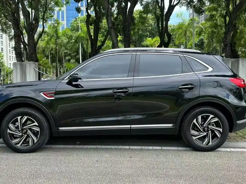 Hongqi HS5