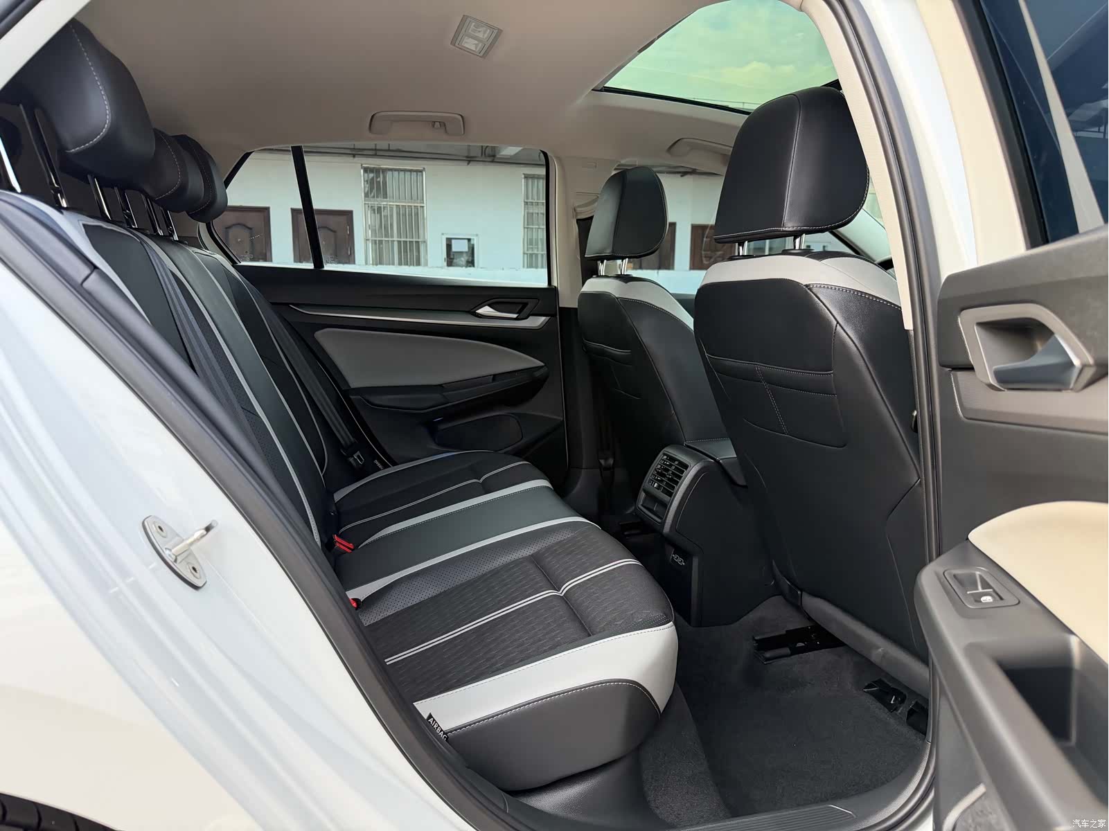 Volkswagen Golf, 2025 15