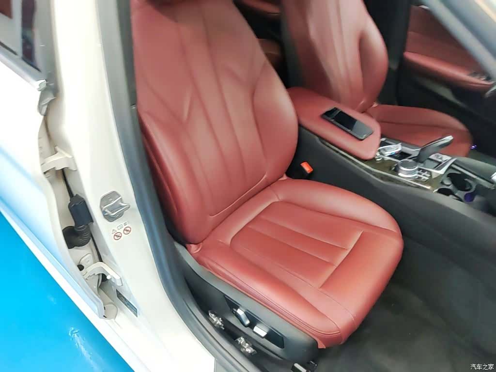 BMW 5 Series, 2019 25