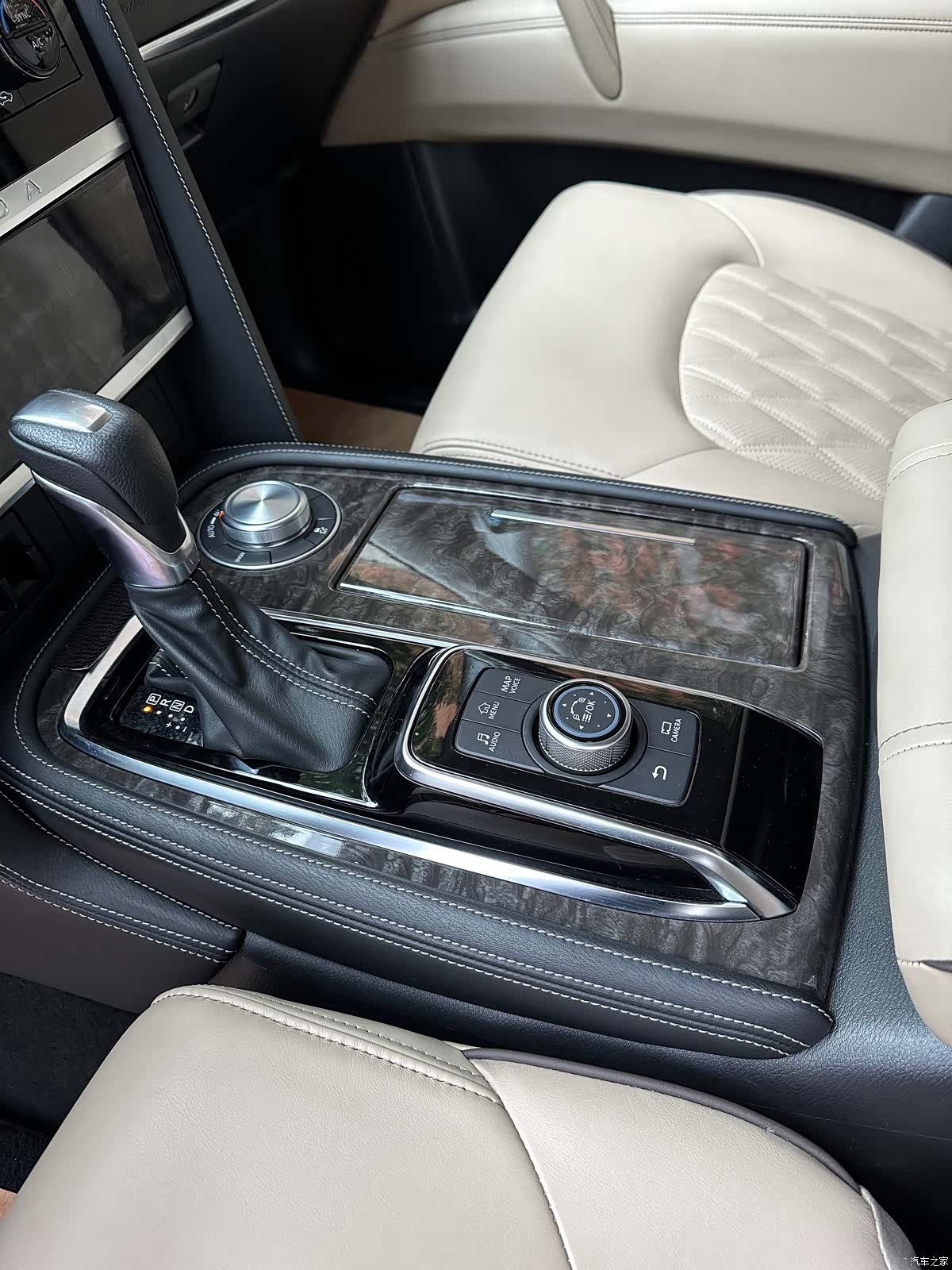 Nissan Patrol, 2022 10