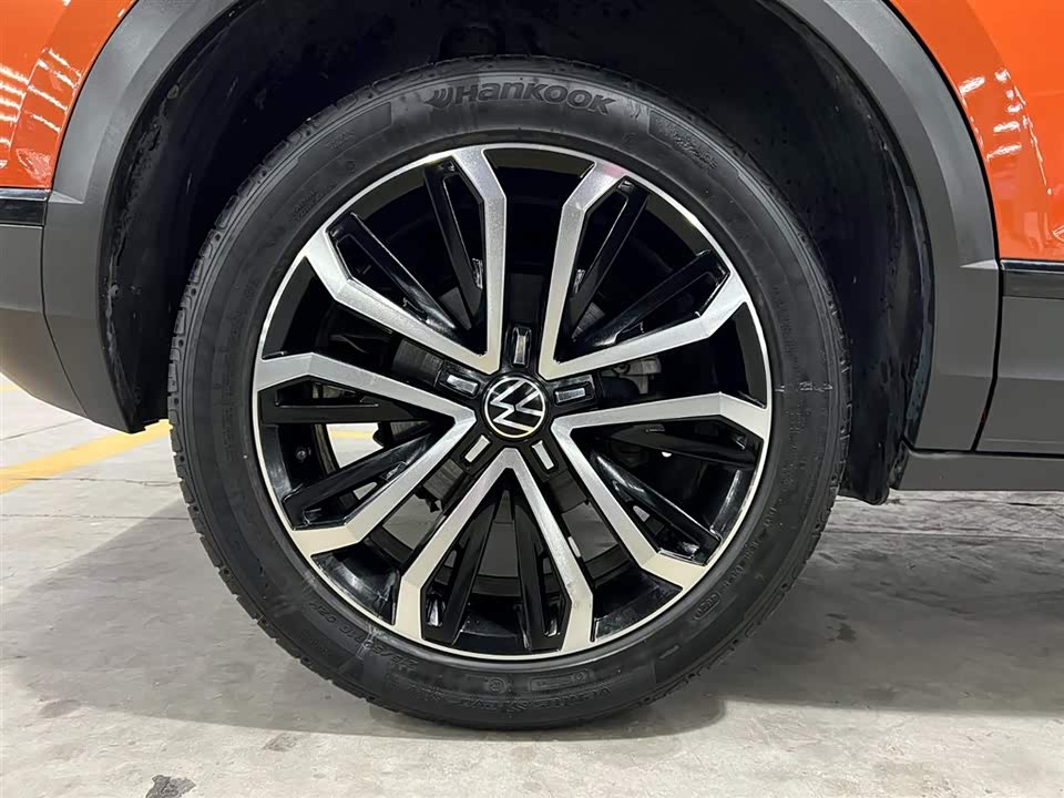 Volkswagen T-ROC exploring Songs