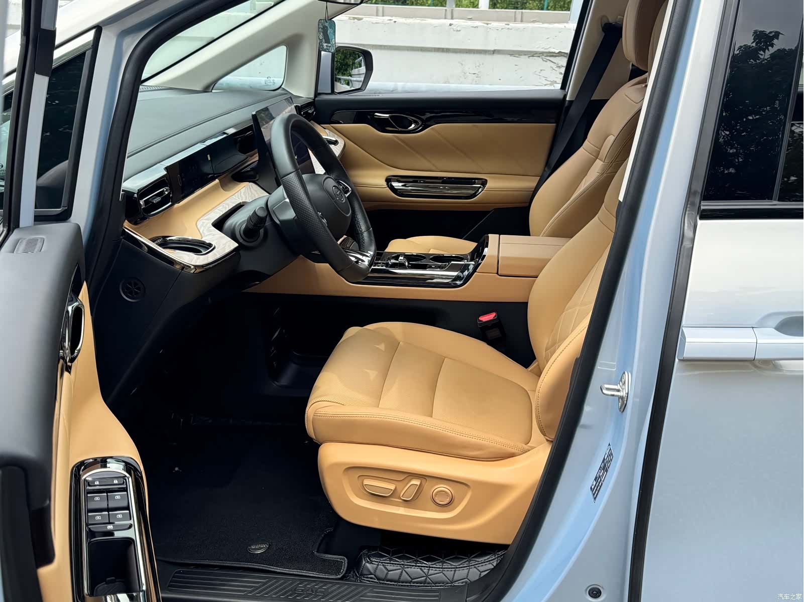Trumpchi E8, 2024 3