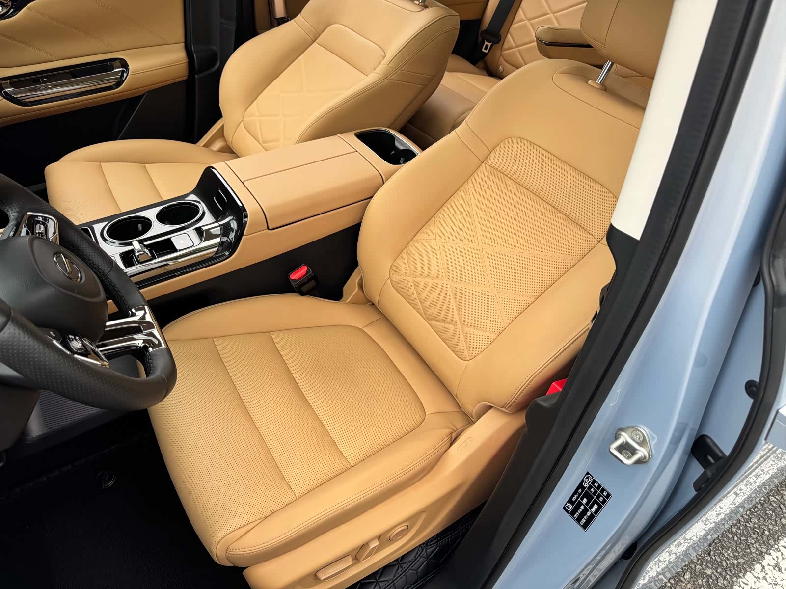 Trumpchi E8, 2024 13
