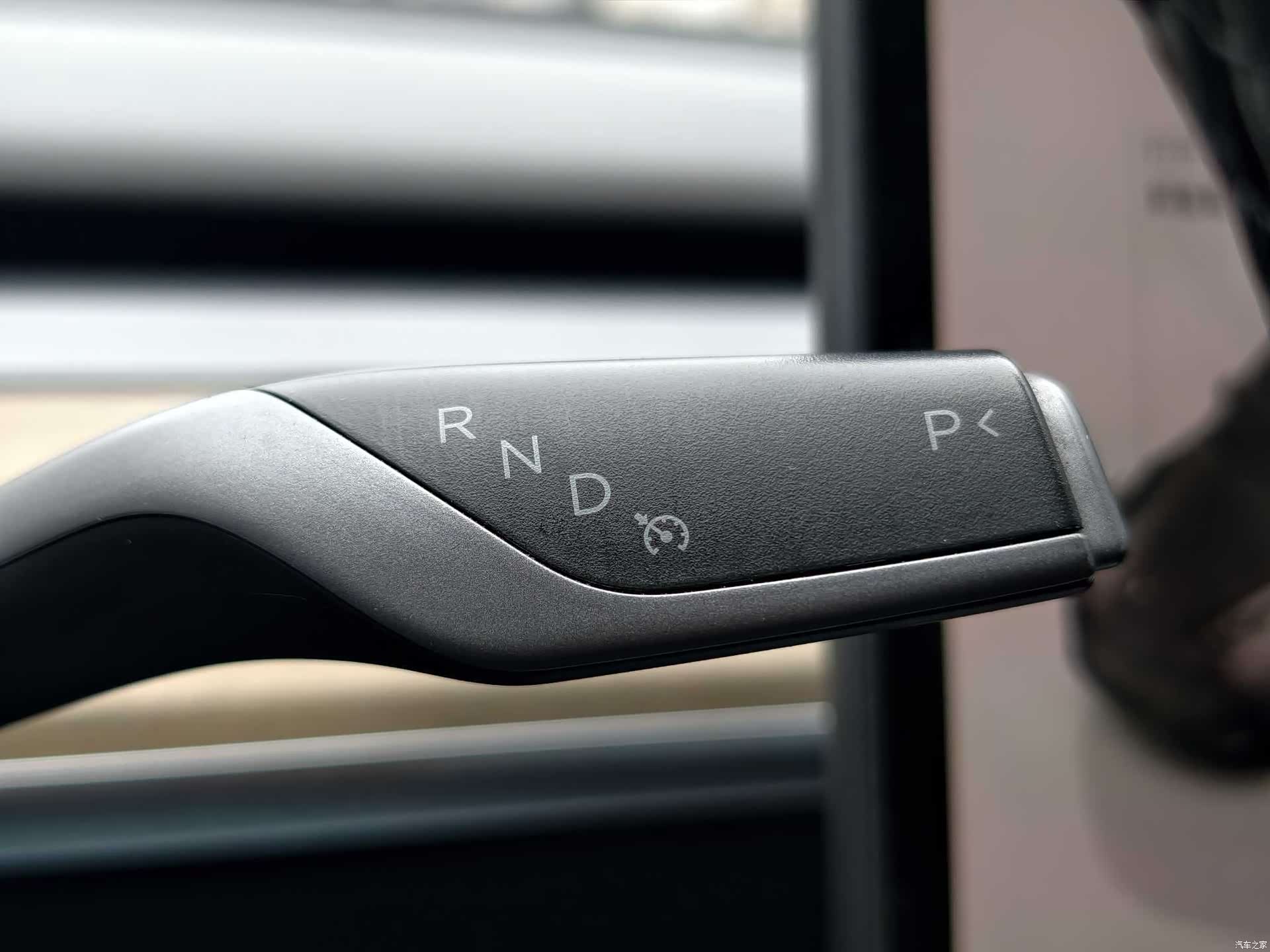 Tesla Model Y, 2023 14