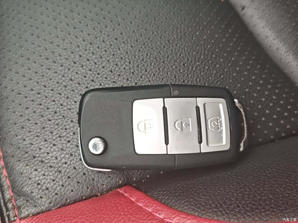 BAIC S3, 2015 9