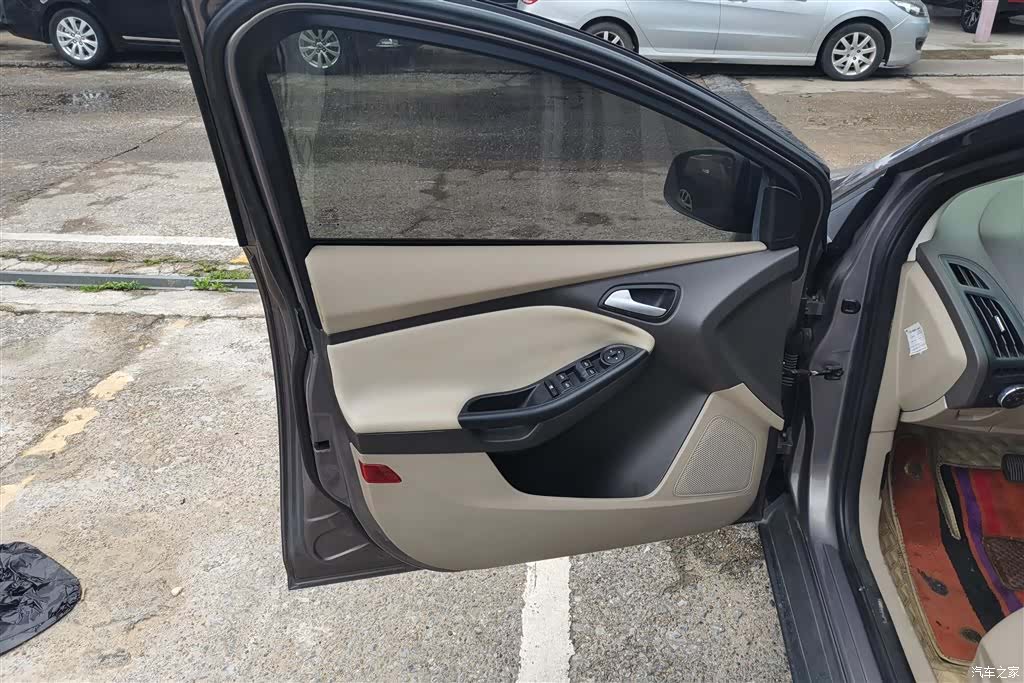 Ford Focus, 2015 7