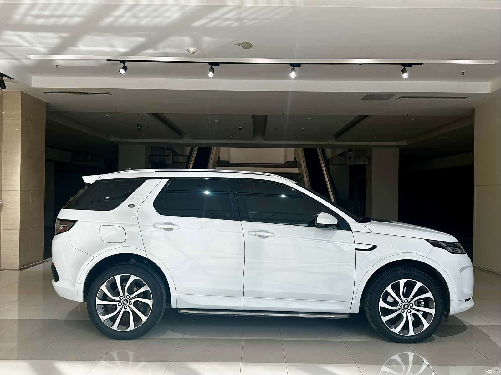 Land Rover Discovery, 2020 3