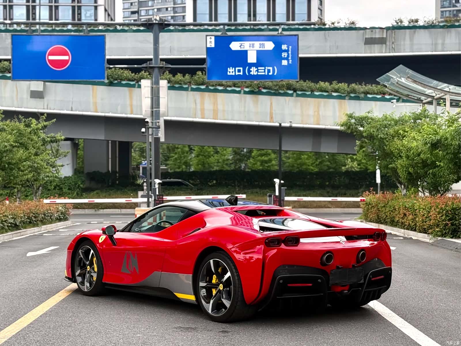 Ferrari SF90, 2023 9