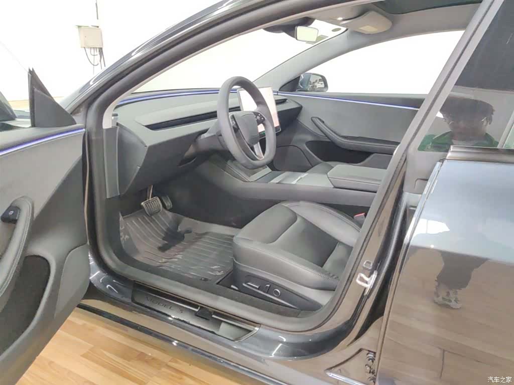 Tesla Model 3, 2024 16