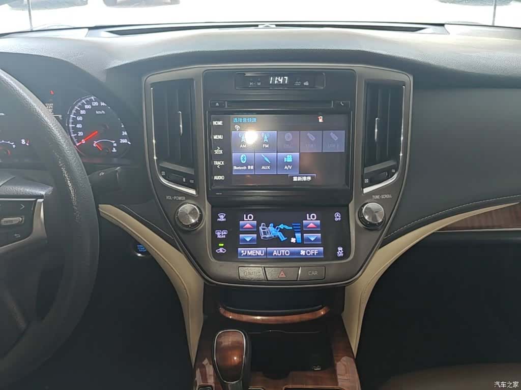 Toyota Crown, 2016 9