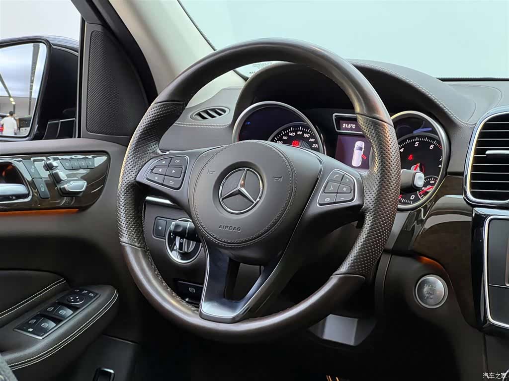 Mercedes-Benz GLS, 2018 32