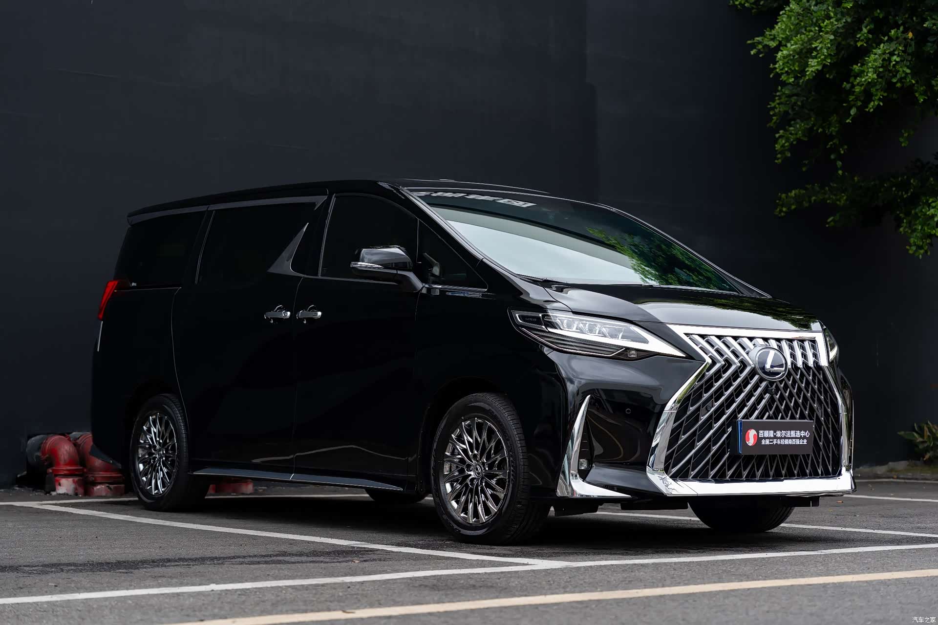 Lexus LM, 2020 3