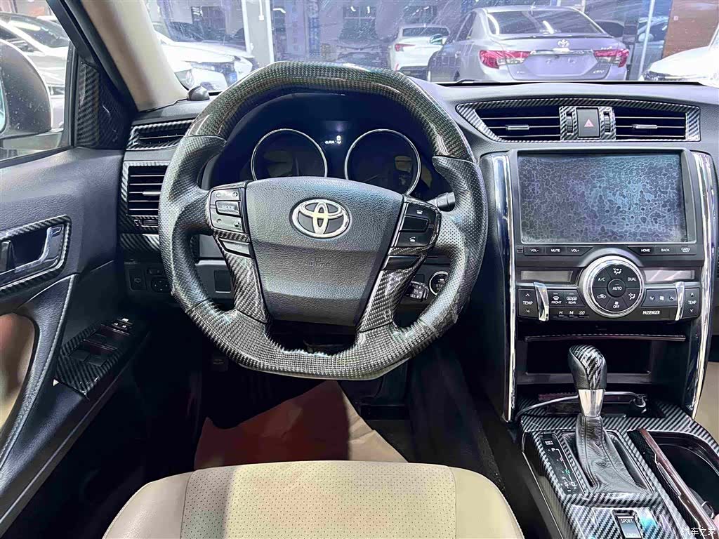 Toyota 2.5V, 2016 9