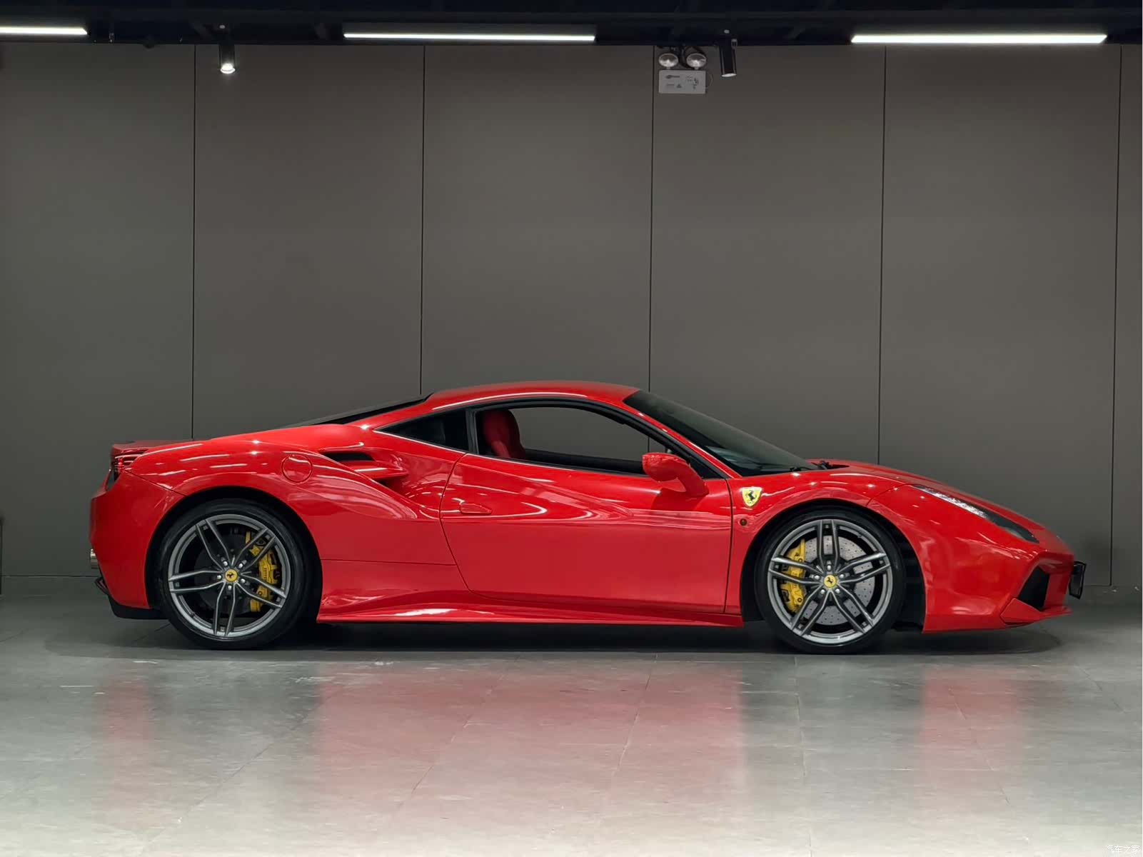 Ferrari 488, 2016 7