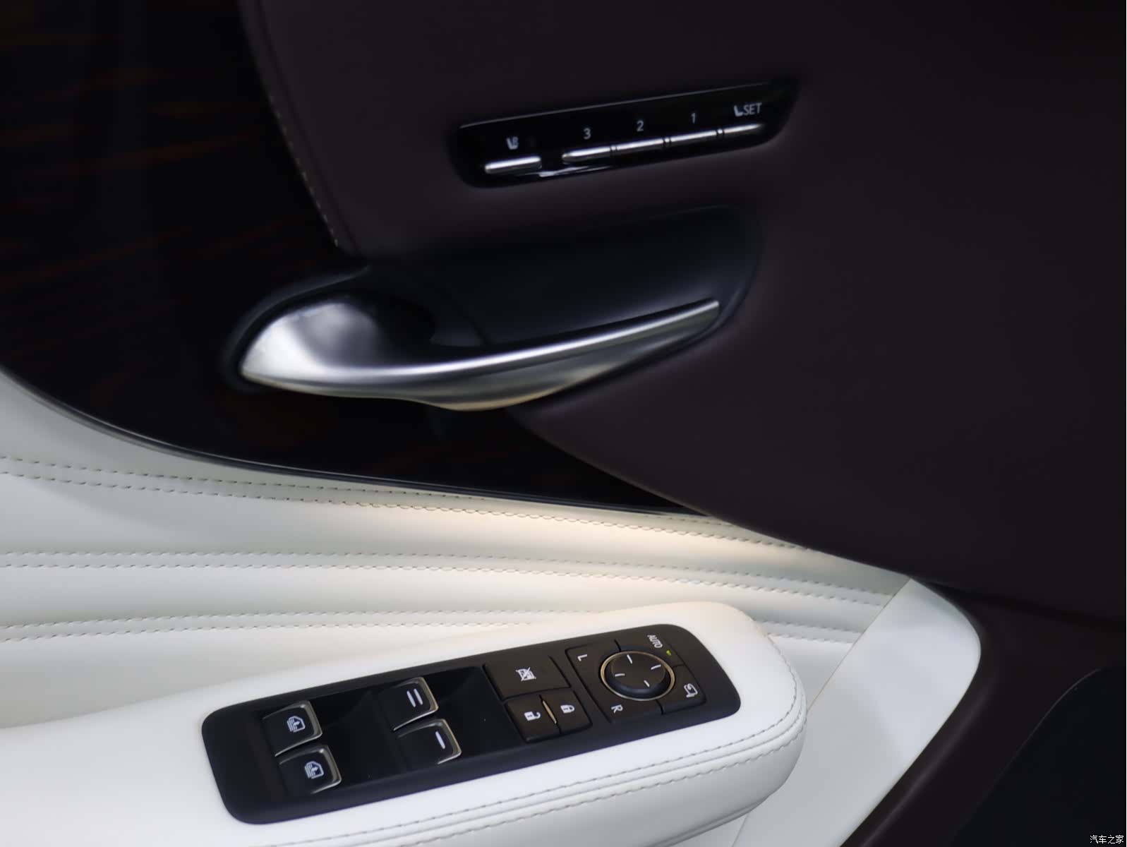 Lexus LS, 2018 36