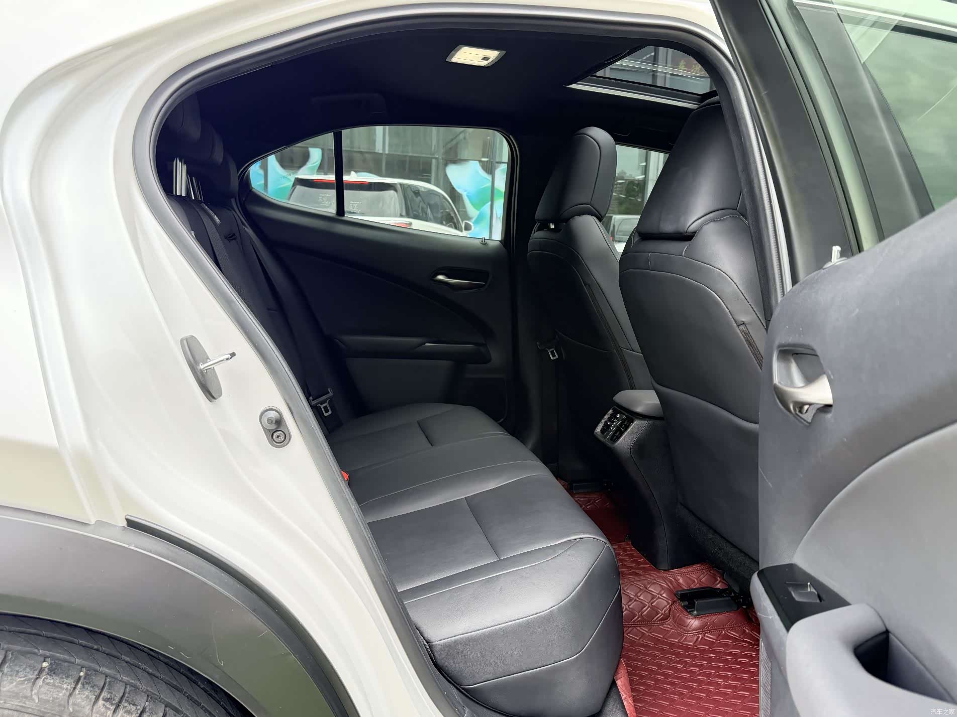 Lexus UX, 2022 7