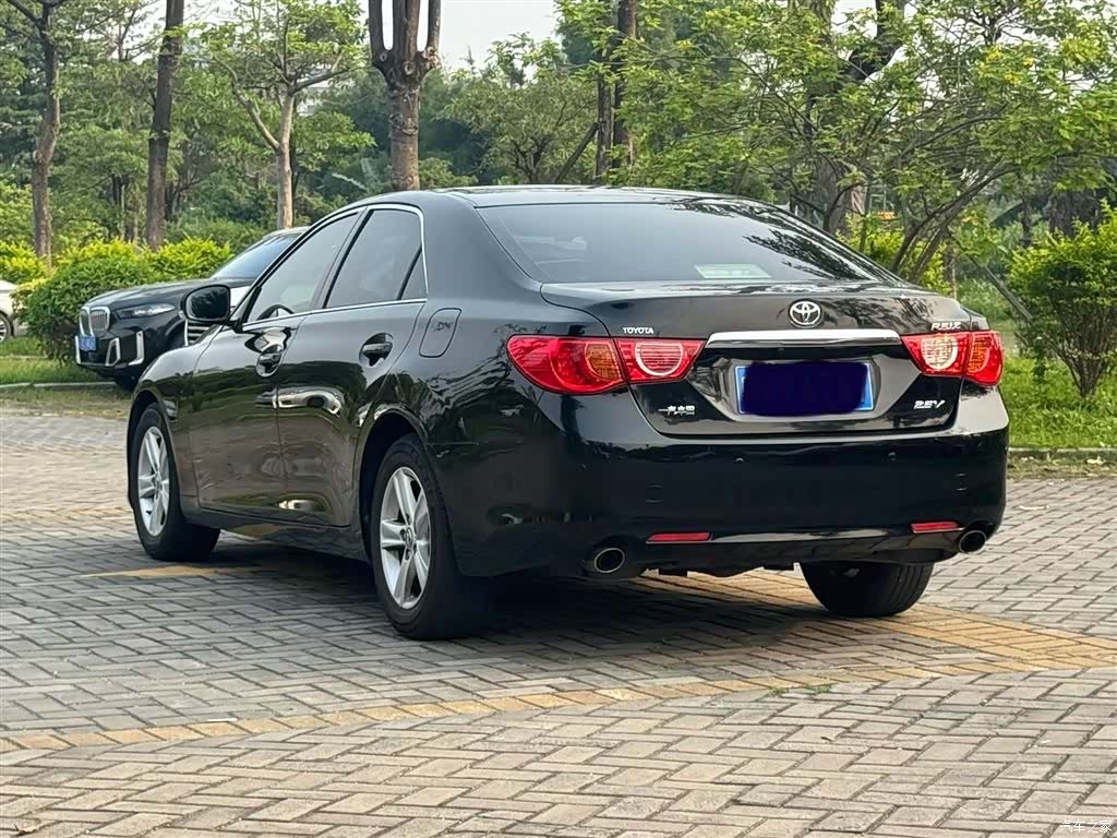 Toyota 2.5V, 2011 9