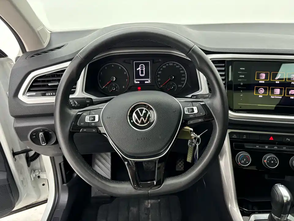 Volkswagen T-ROC exploring Songs