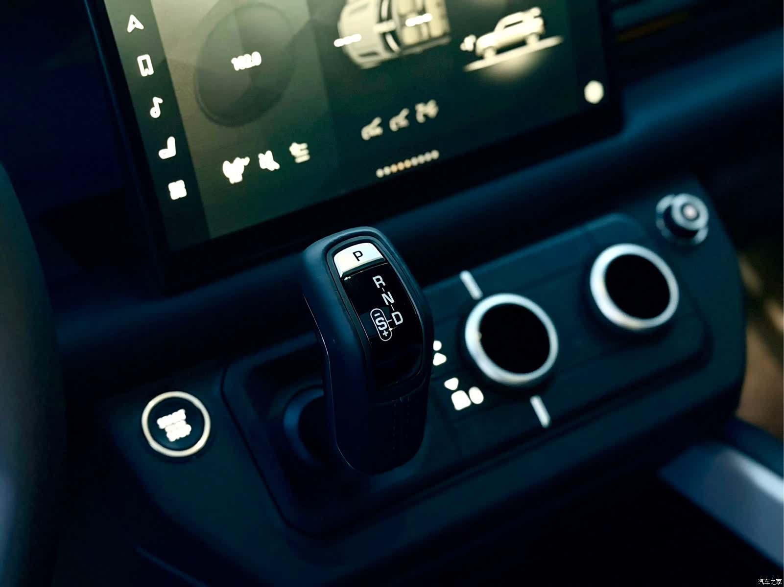 Land Rover Defender, 2025 8