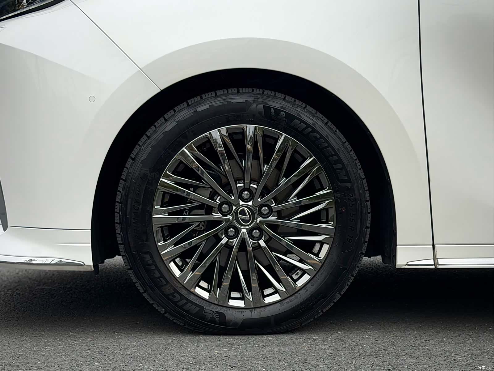 Lexus LM, 2024 19