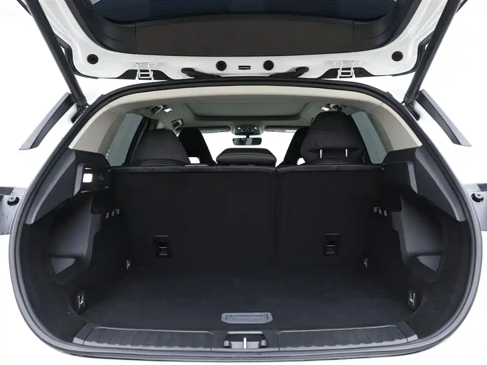 Lynk & Co 06 EM-P Lynk & Co 06 EM-P