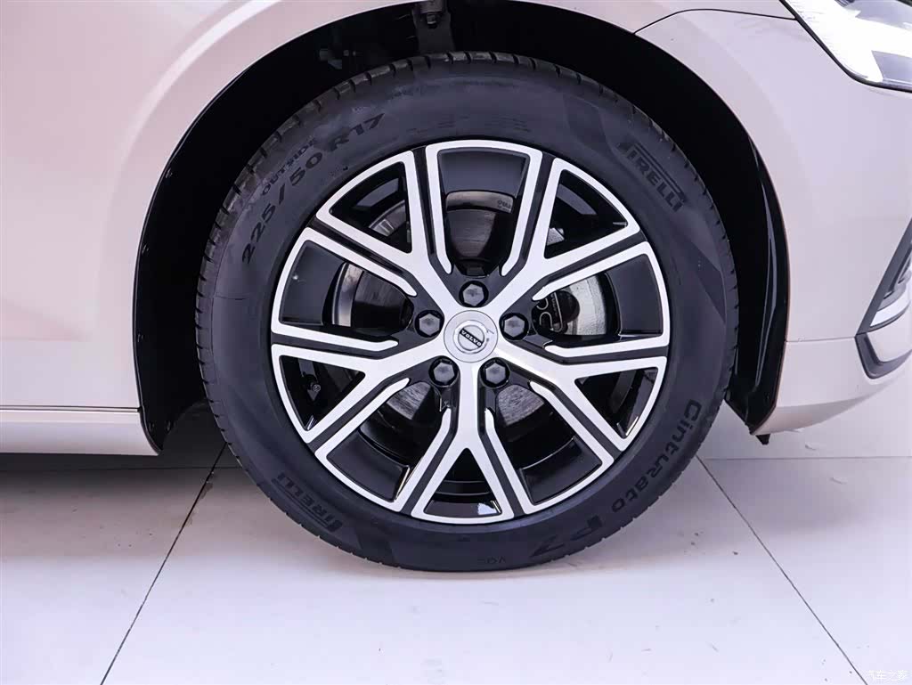 Volvo S60, 2023 6