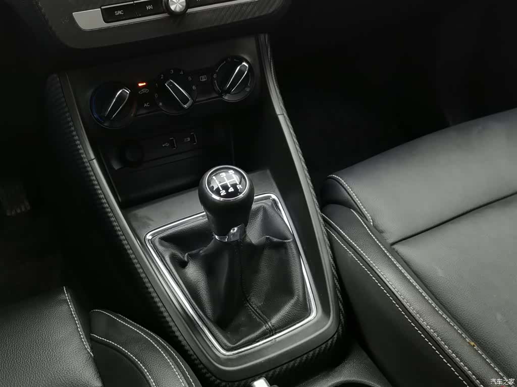 MG ZS, 2017 13
