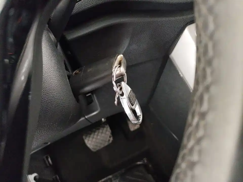 Volkswagen T-ROC exploring Songs