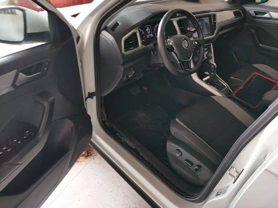 Volkswagen T-ROC exploring Songs