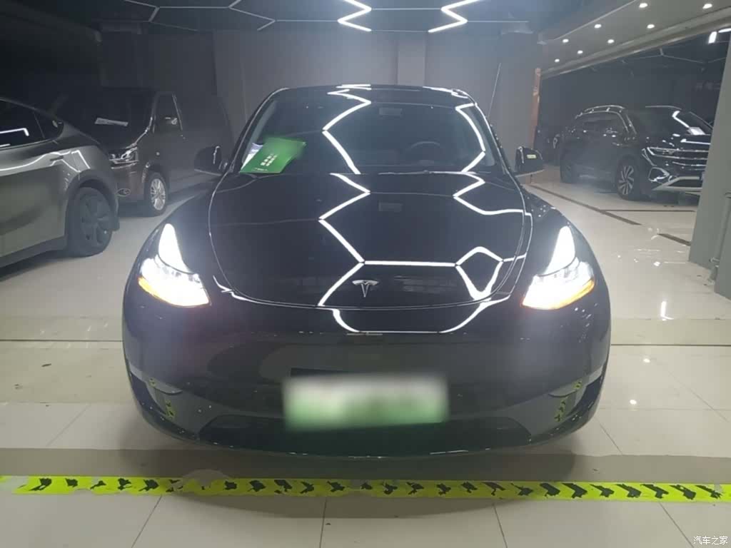 Tesla Model Y, 2023 3