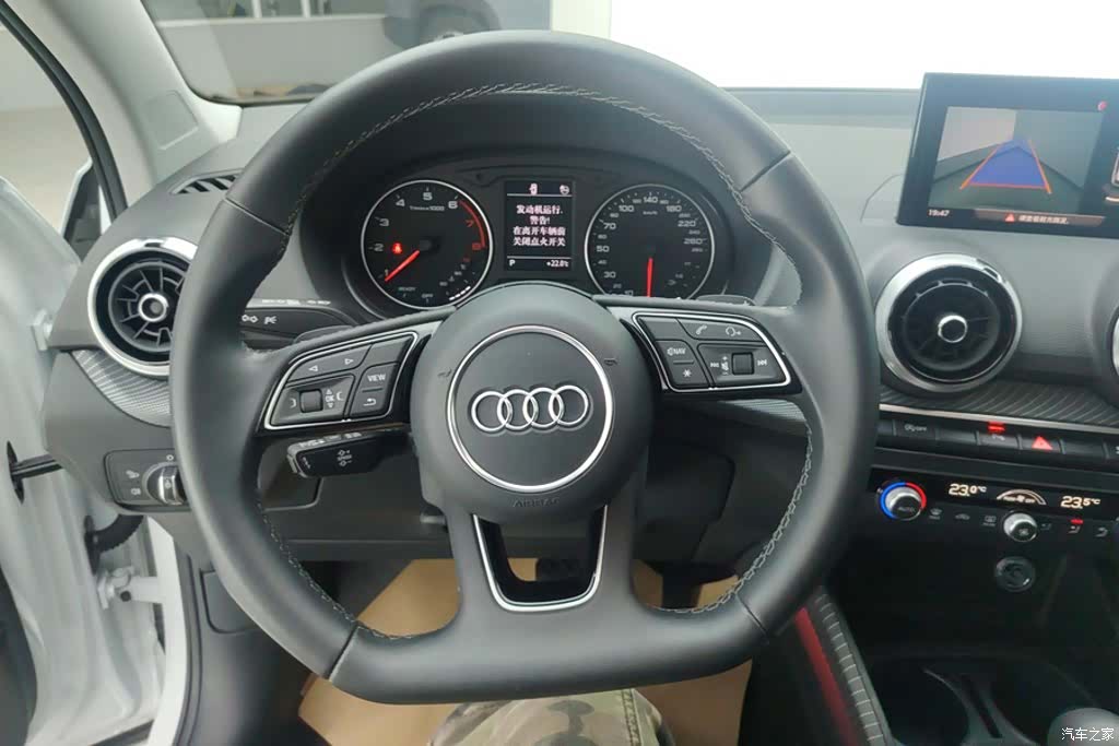 Audi Q2L, 2024 15