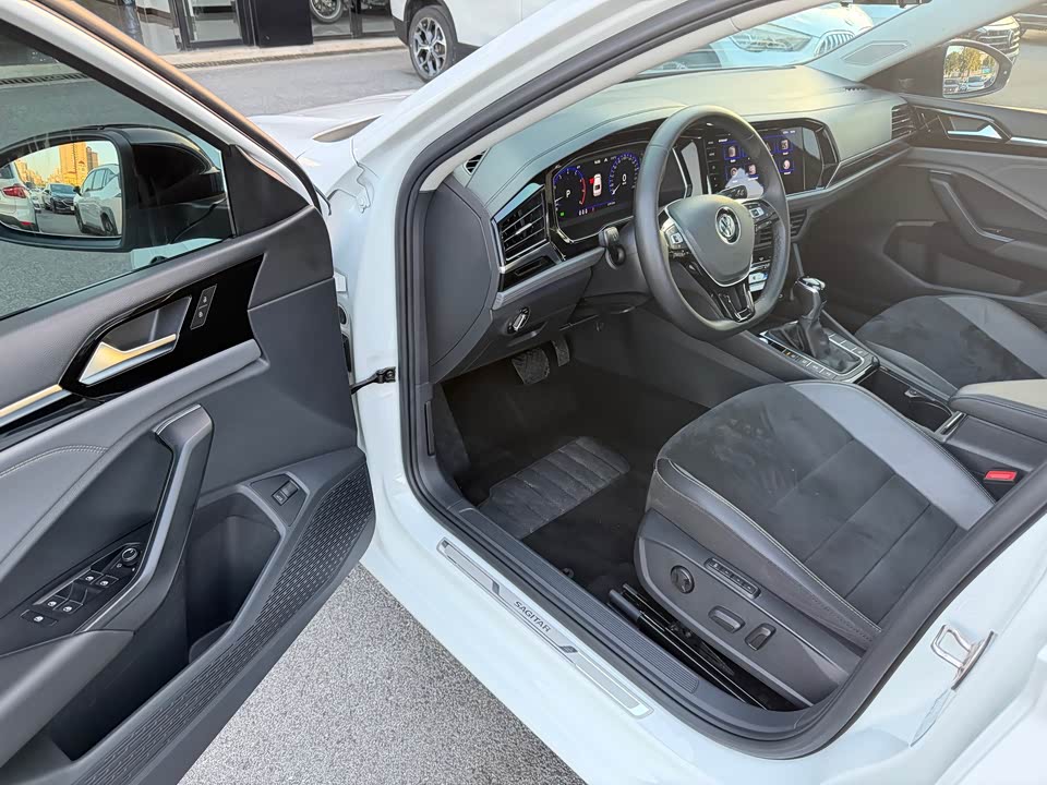 Volkswagen Sagitar
