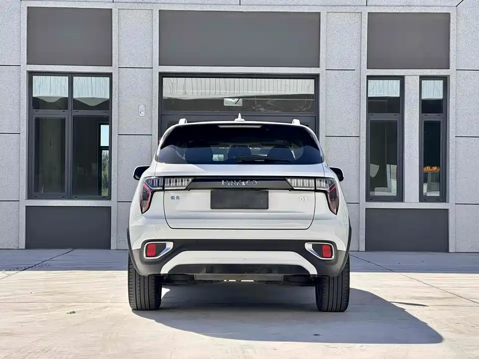 Lynk & Co 01