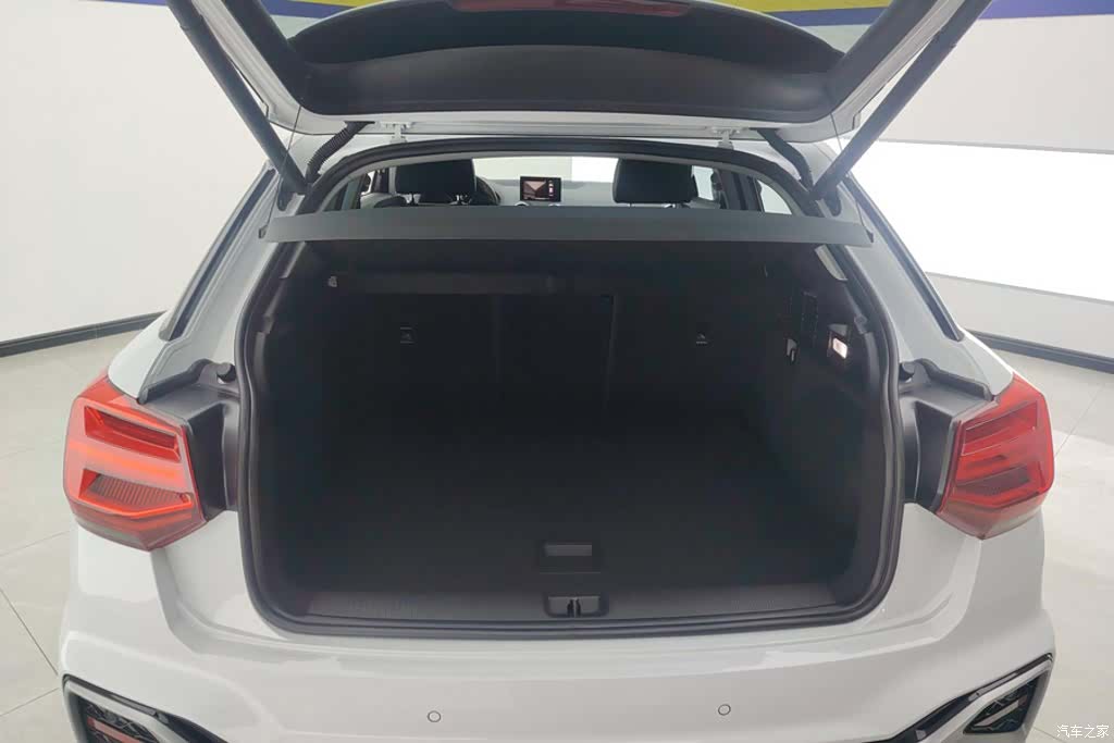 Audi Q2L, 2024 4