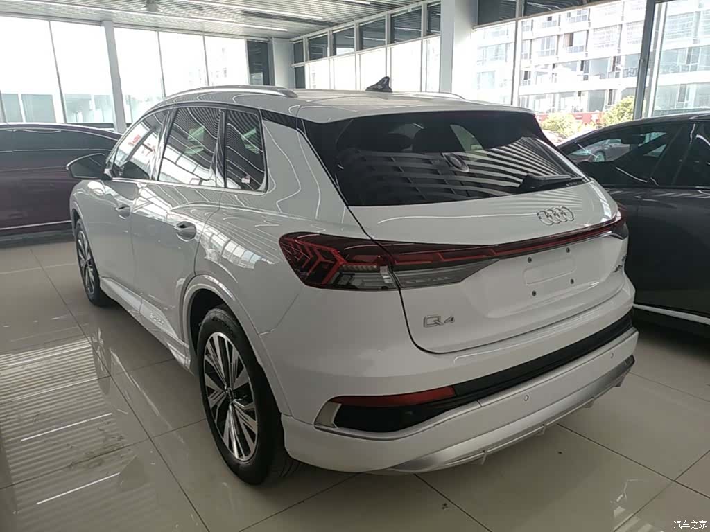 Audi Q4 e-tron, 2023 все фото