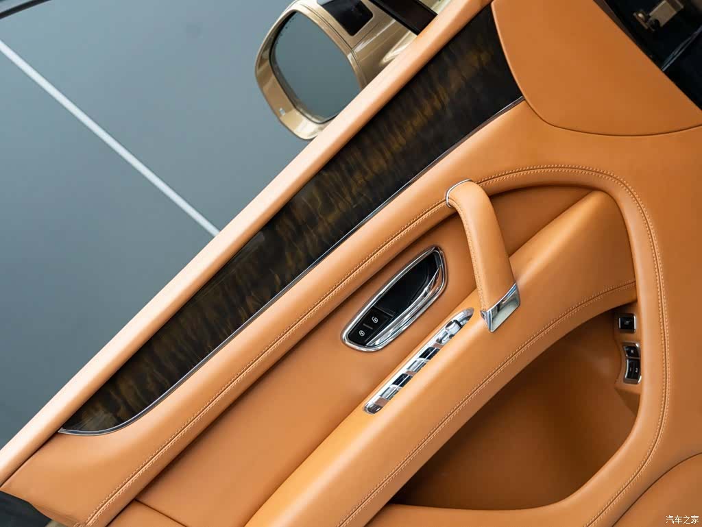 Bentley Bentayga, 2019 8