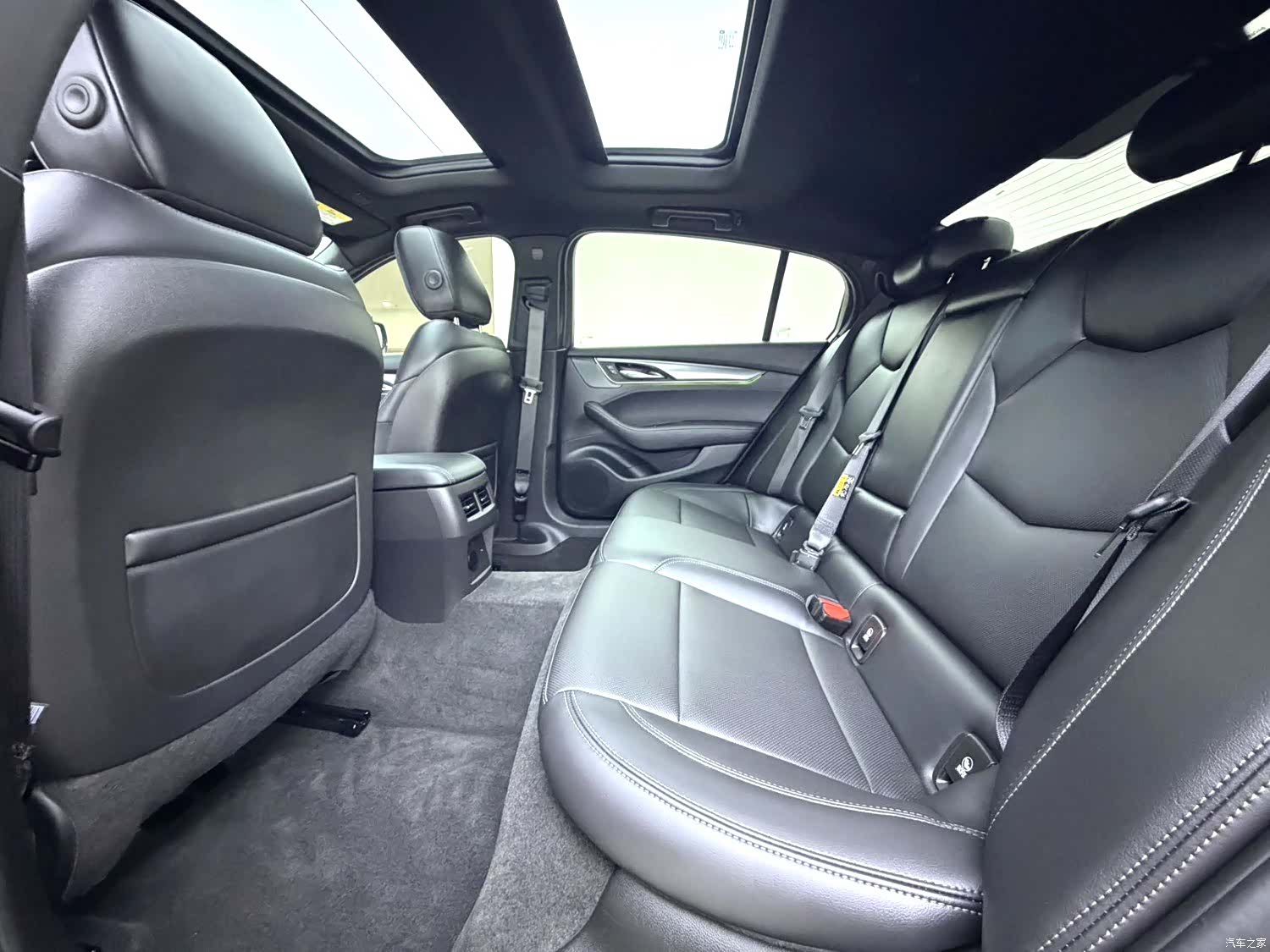Cadillac CT5, 2025 все фото