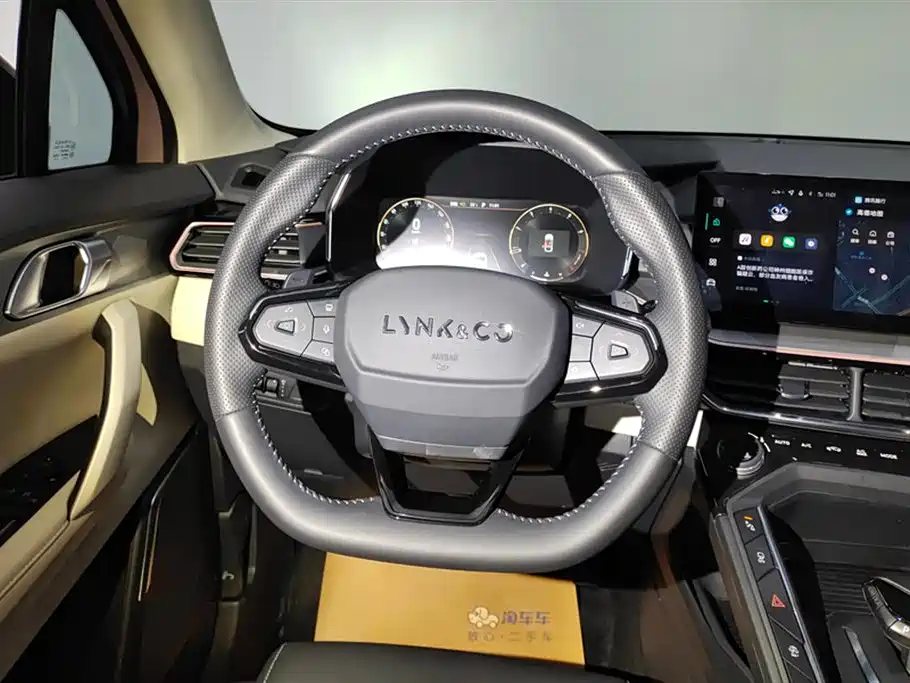 Lynk & Co 06