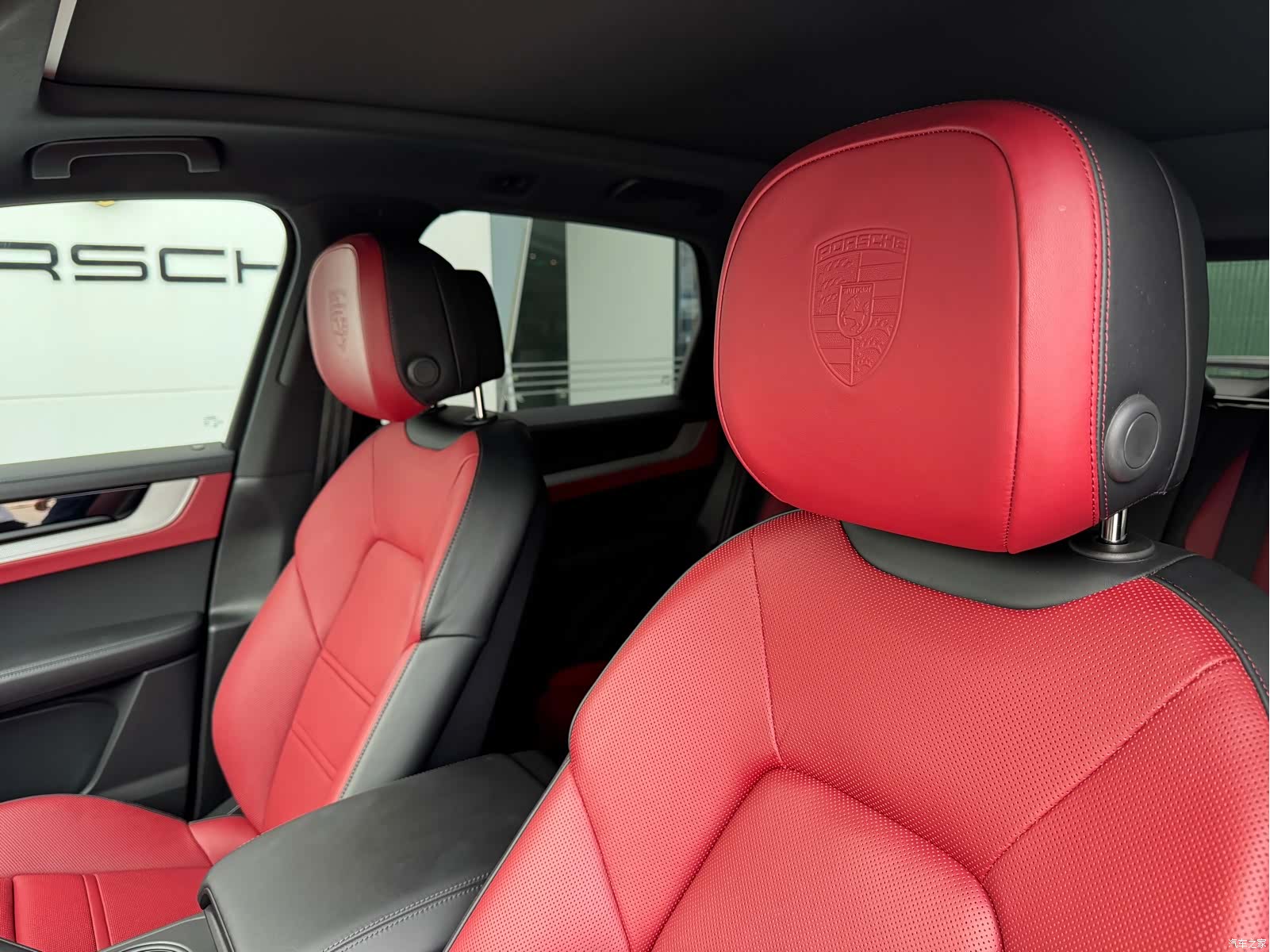 Porsche Cayenne, 2024 11
