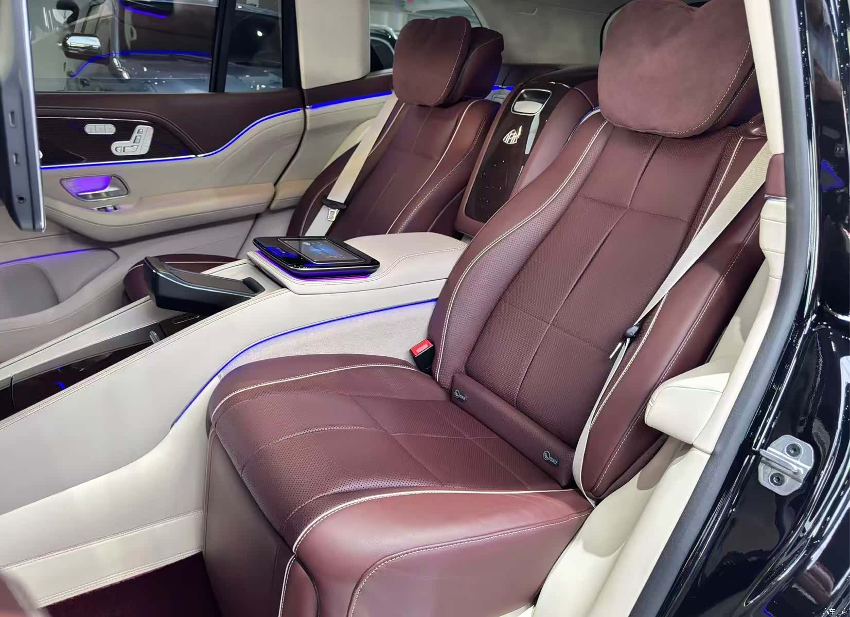 Maybach GLS, 2023 29