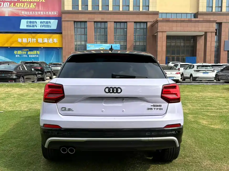 Audi Q2L