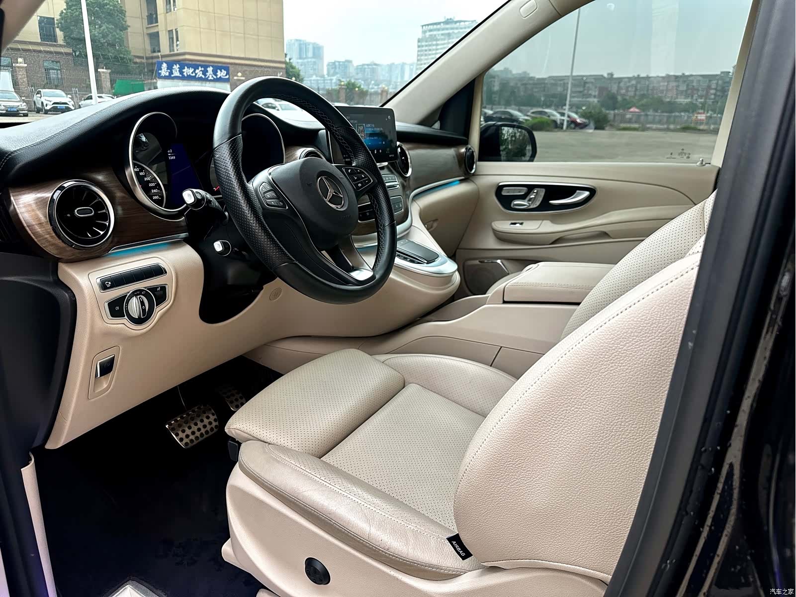 Mercedes-Benz V-Class, 2023 4