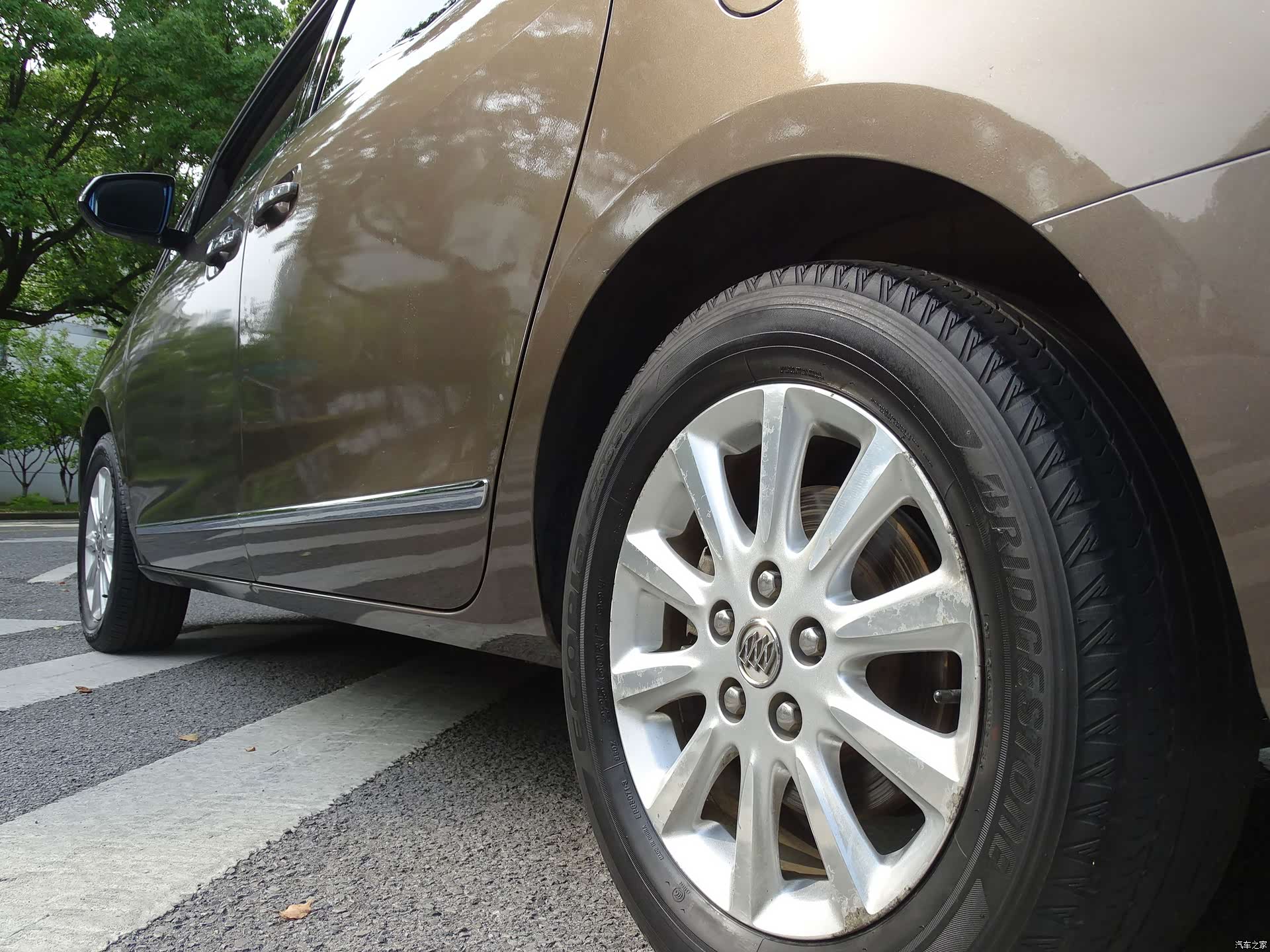 Buick GL8, 2011 14