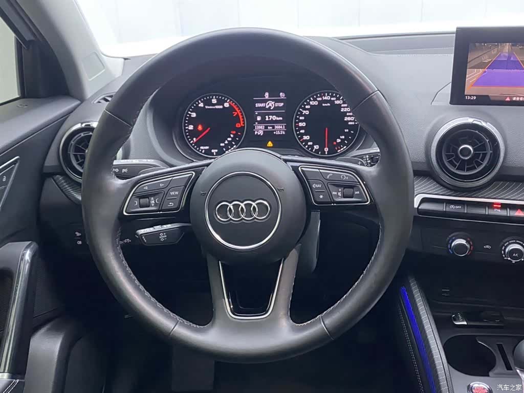 Audi Q2L, 2023 14