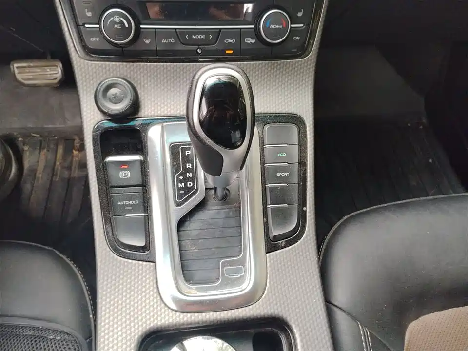 Geely Emgrand GS