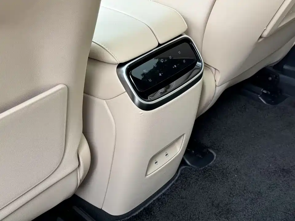 AITO Ask the world M7