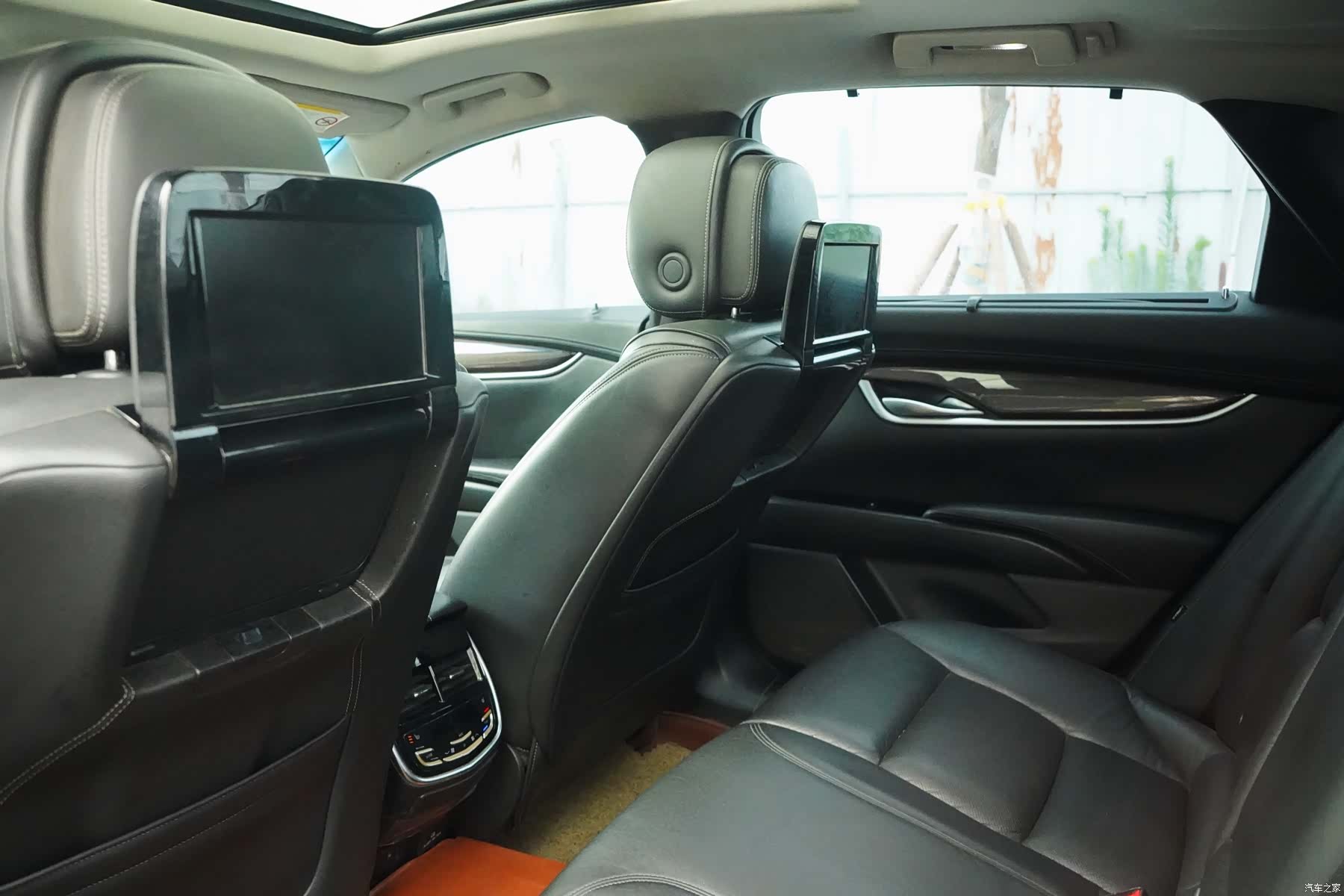 Cadillac XTS, 2013 11