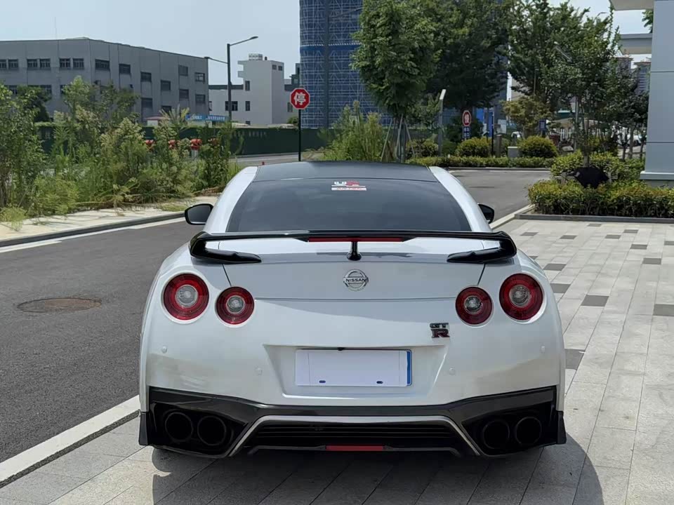 Nissan GT-R