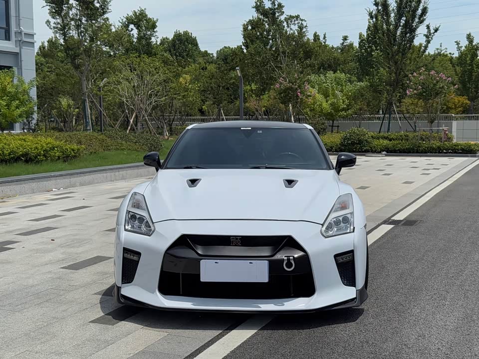 Nissan GT-R