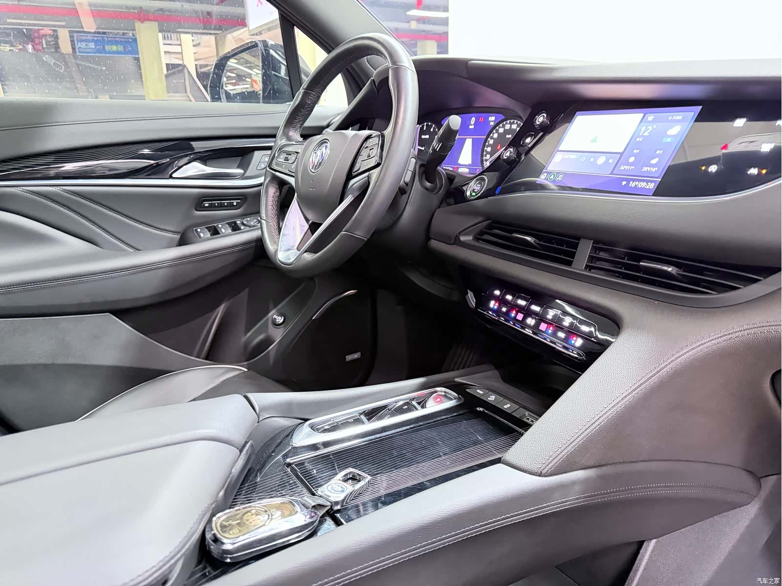 Buick Enclave, 2023 11